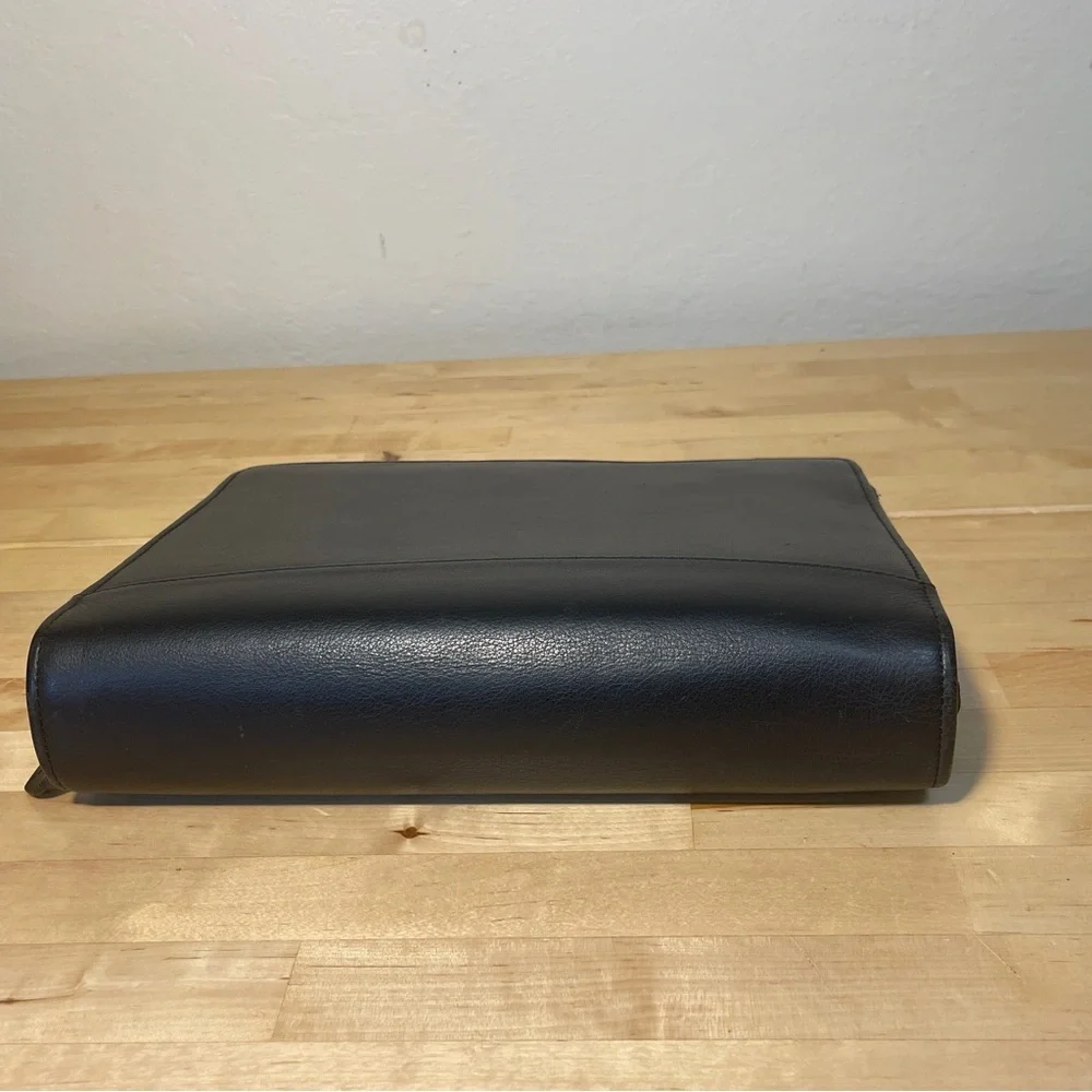 Kirkland Signature Genuine Leather Zipper Closure Binder